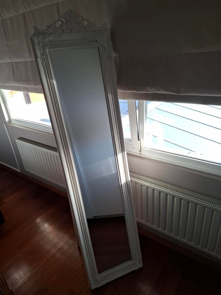 Beau miroir sur pied dans un cadre blanc, Maison & Meubles, Comme neuf, Rectangulaire, Moins de 50 cm, 150 à 200 cm
