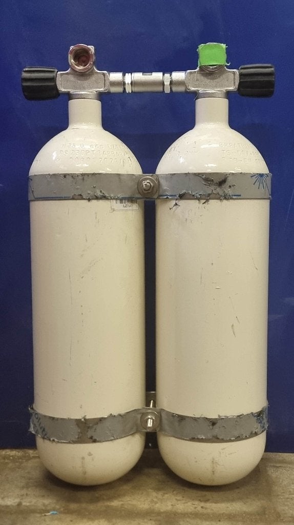 Bouteille de plongée 2 x 5 litres, 230 bar, Sports nautiques & Bateaux, Plongée, Enlèvement, Utilisé, Bouteille de plongée