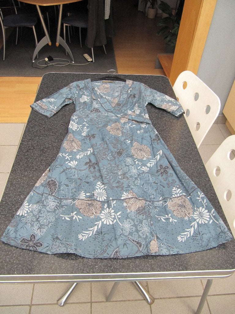 wikkel- jurk Sandwich nieuw blauw met bloemen 36, Vêtements | Femmes, Robes, Neuf, Taille 36 (S), Bleu, Enlèvement ou Envoi