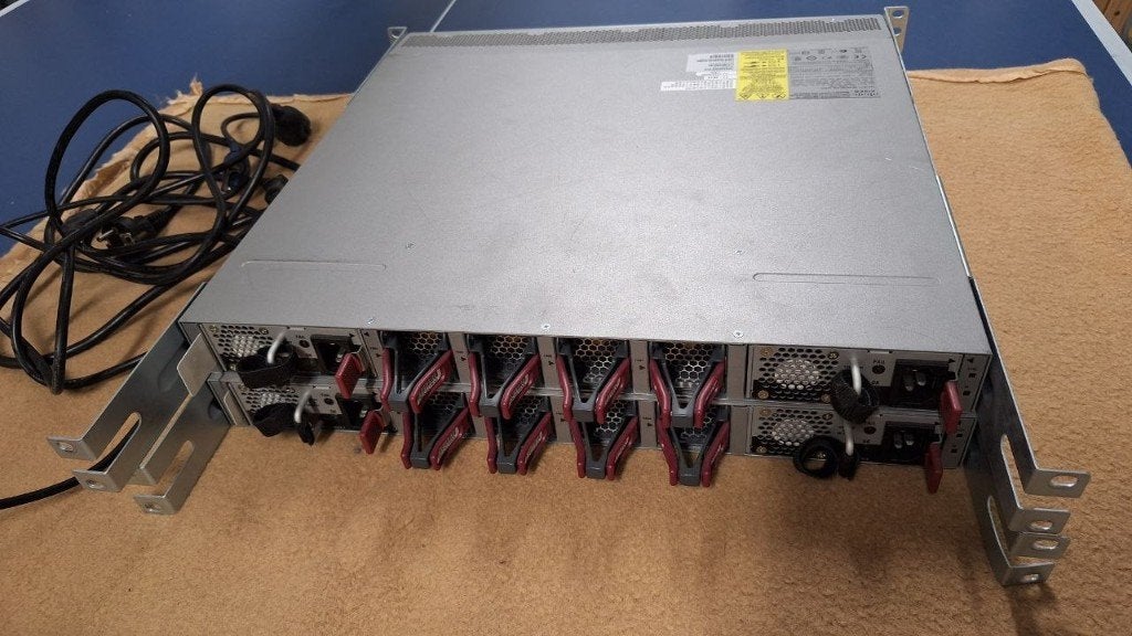 Cisco Nexus 3548 10-poorts 10G SFP+-switch (Lab/IT-project), Ophalen, Refurbished