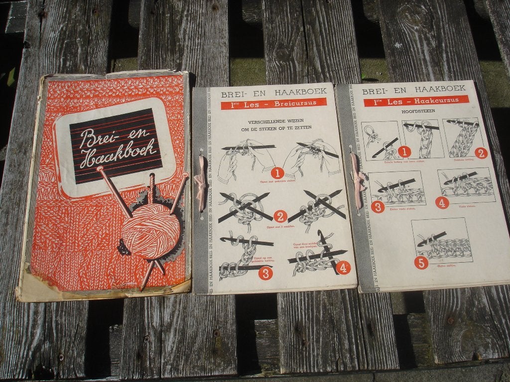 antiek Brei- en Haakboek / van 3 suisses, Hobby en Vrije tijd, Ophalen, Gebruikt, Breien of Haken, Patroon of Boek