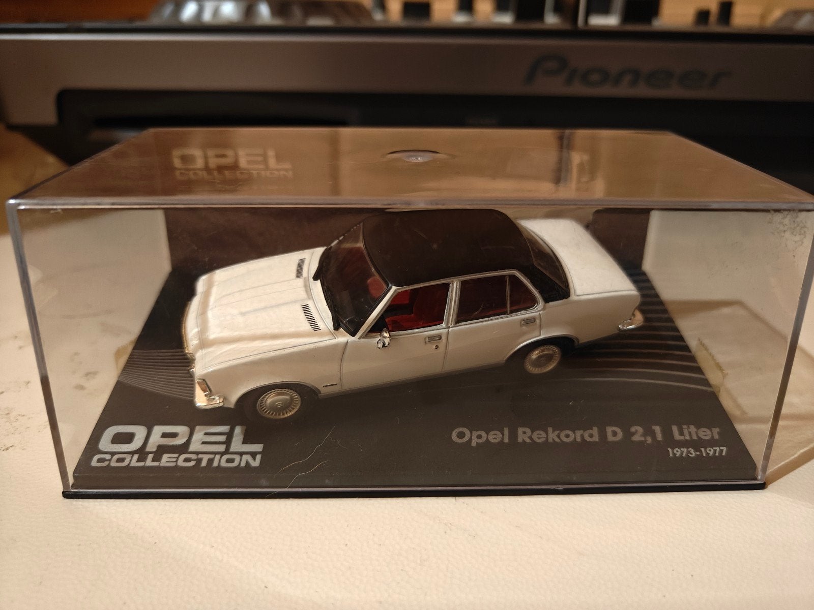 Opel Collection Opel Rekord D 2,1 litres 1/43, Enlèvement ou Envoi