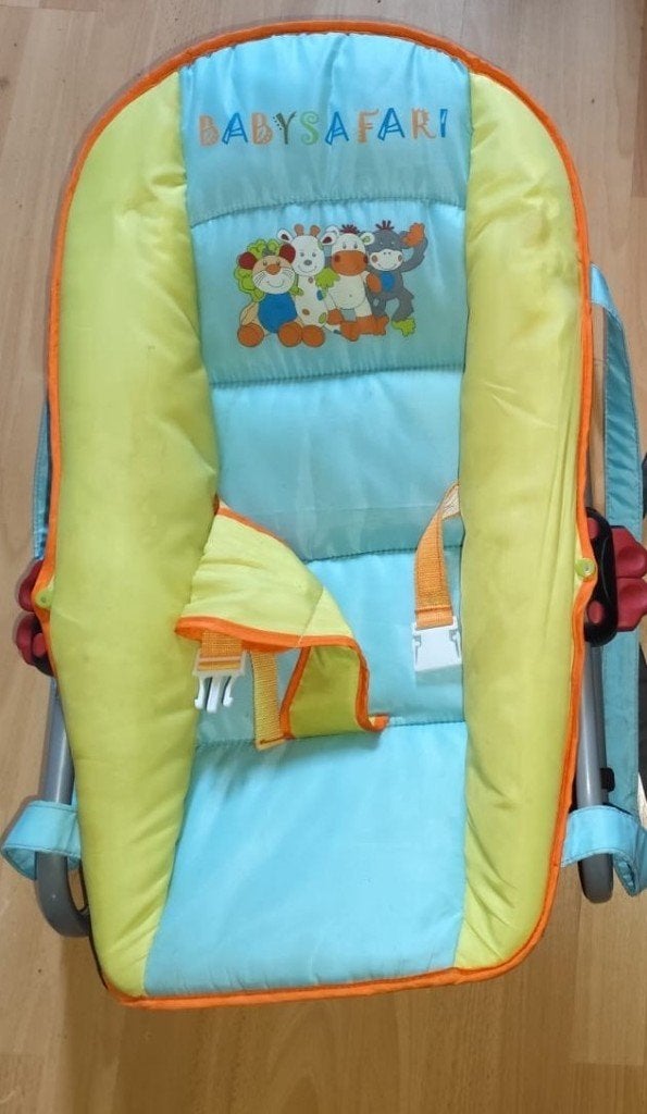 Relax bébé - modèle coloré, adapté aux bébés, Enfants & Bébés, Relax bébé, Enlèvement, Utilisé, Avec ceinture(s)