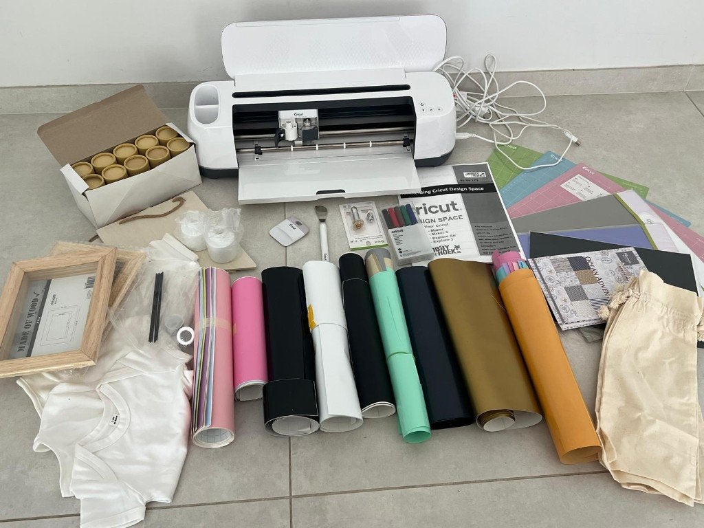 Cricut Maker 3 + groot creatief startpakket, Plastique, Enlèvement ou Envoi, Comme neuf, Électrique