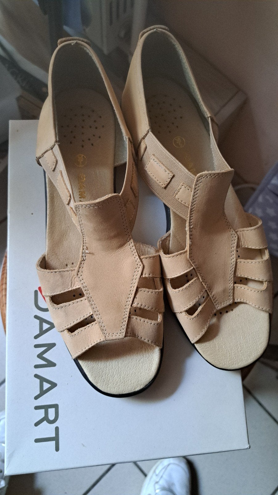sandalen, Ophalen