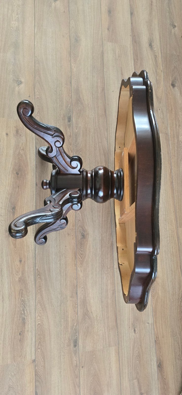 antieke bijzettafel met sierlijke poten, Ophalen
