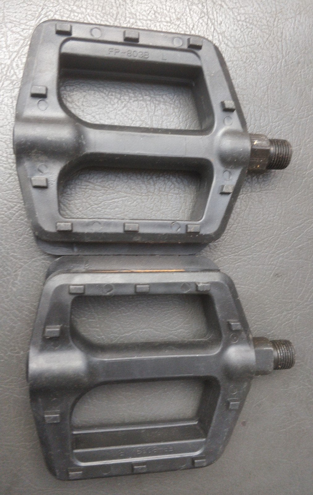 Paire de pédales plates neuves pour vélo, côté droit et côté, Vélos & Vélomoteurs, Neuf, Pédalier ou Pédales, Fatbike, Enlèvement