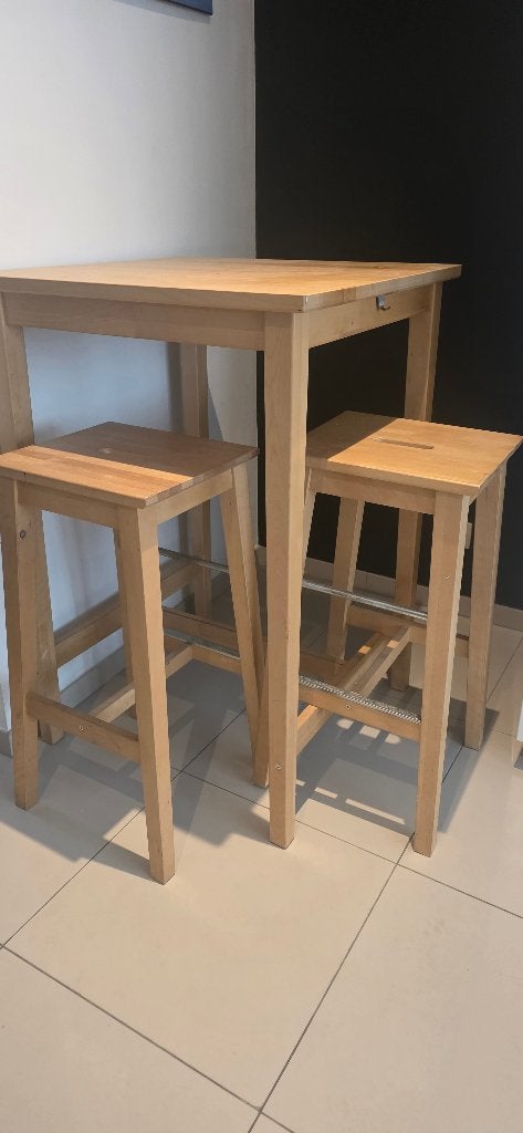 table haute + 2 tabourets, 2 tabourets, Enlèvement, Comme neuf, Bois