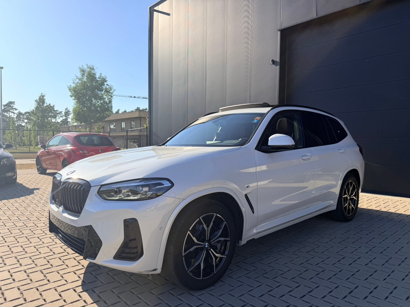 BMW X3 2.0i 2022 - M PAKKET + SHADOWLINE - PANO, Automaat, Dealer onderhouden, Wit, Leder