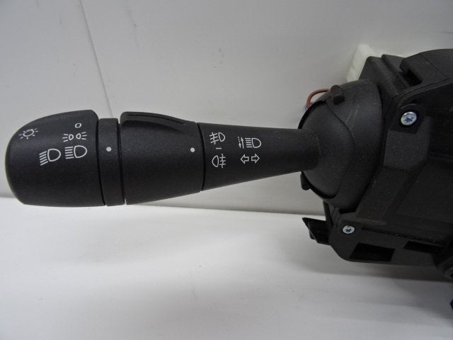 COMMUTATEUR CLIGNOTANT Renault Twingo III (AH) (E1109579), Renault, Mevr. I. Hauben, Utilisé, Rue de l'Espoir 34 34
4030  GRIVEGNÉE, BE