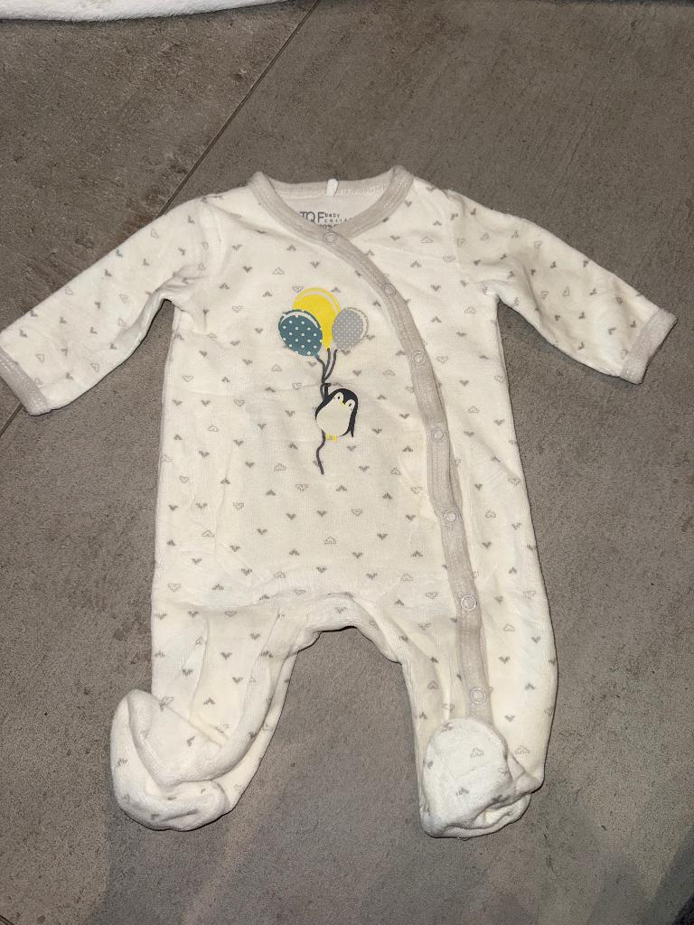 Grenouillère TQF blanche à motifs, Enfants & Bébés, Garçon ou Fille, Enlèvement ou Envoi, H&M, TQF Collection, Comme neuf