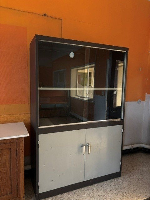 vitrine kast, Huis en Inrichting, Kasten | Vitrinekasten, Ophalen, Met plank(en), Gebruikt, 100 tot 150 cm
