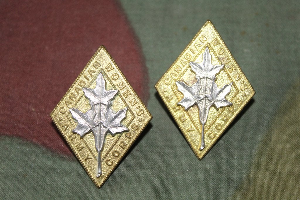 kraagemblemen Canada, Verzamelen, Militaria | Tweede Wereldoorlog, Ophalen of Verzenden, Landmacht, Embleem of Badge