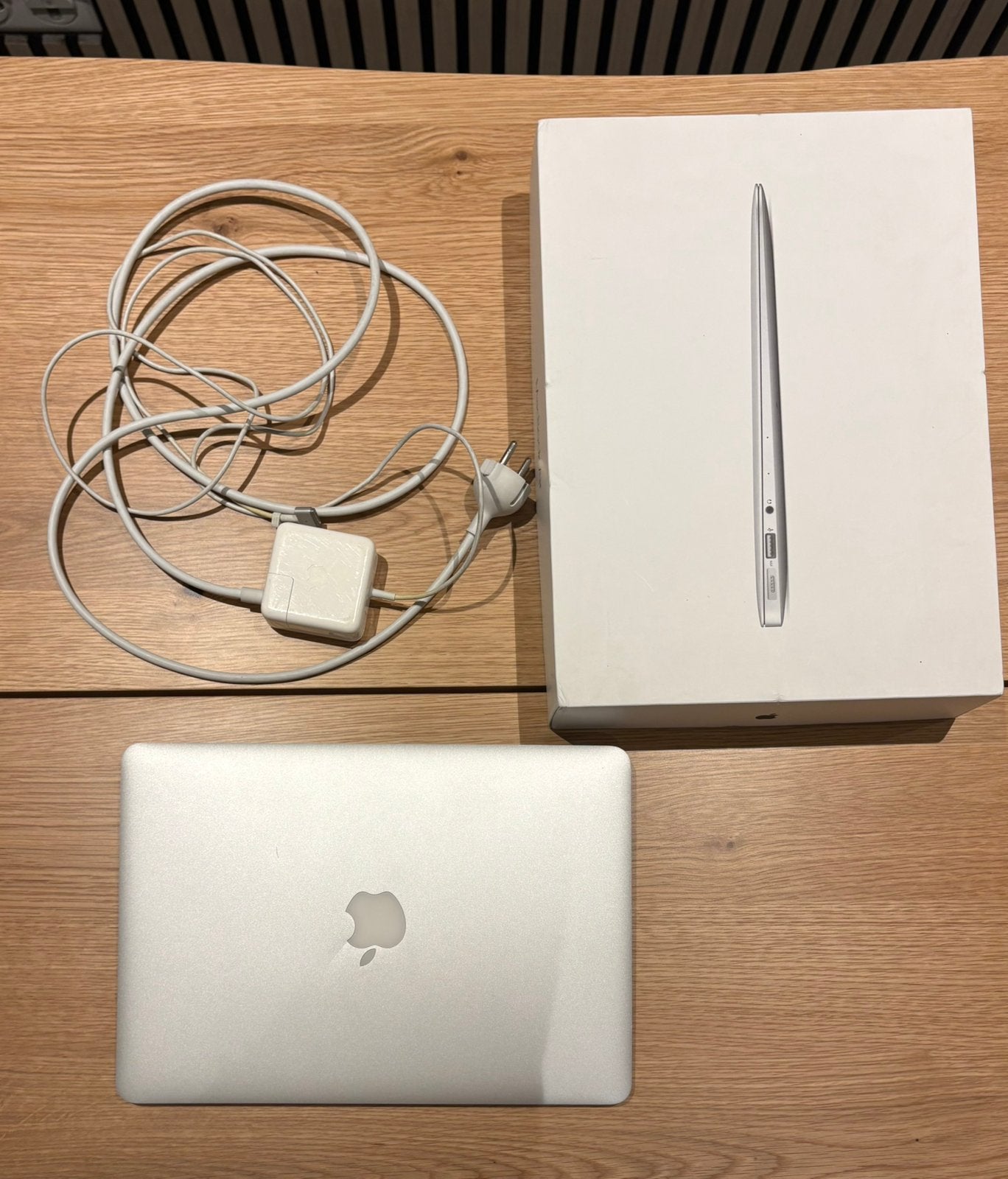 MacBook Air 13” 2017 – Originele doos en lader, Computers en Software, Ophalen of Verzenden, Zo goed als nieuw