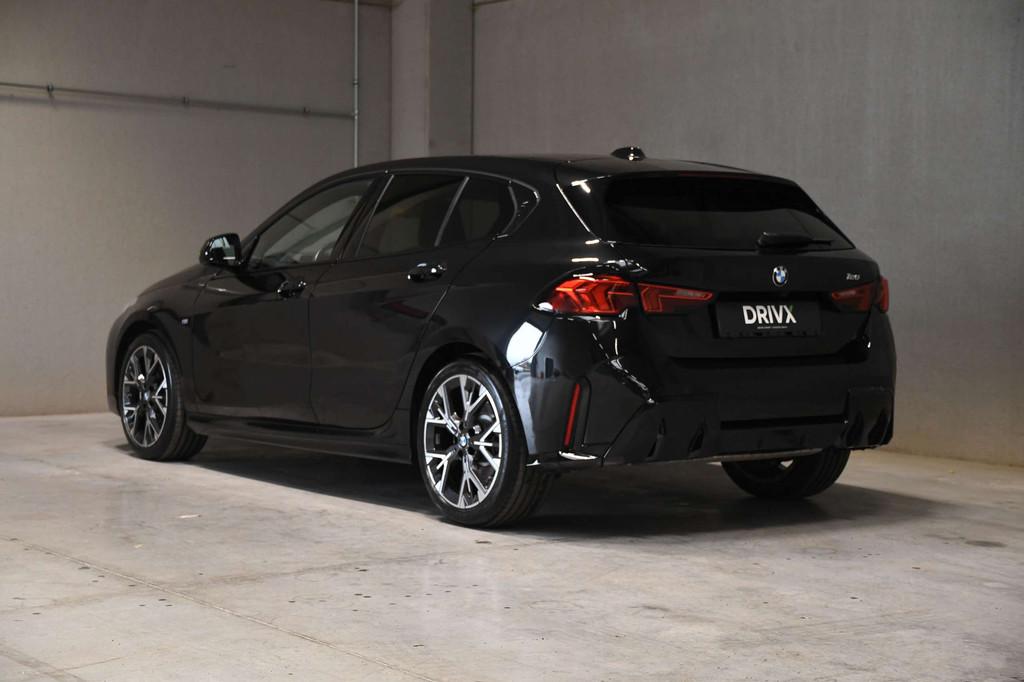 BMW 1 Serie 120 120 Aut. M-Sport / HUD / 360° / KEY LESS, Auto's, BMW, 1 Reeks, Gebruikt, Zwart, Alcantara