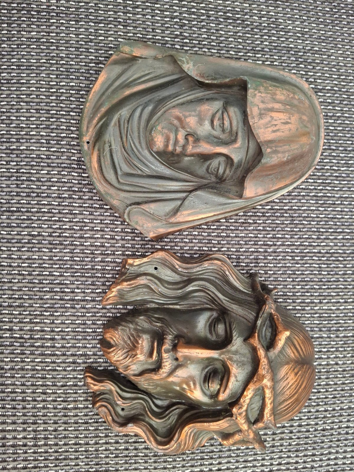 bronzen hoofden, Ophalen