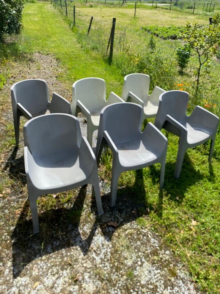 Gratis 6 kunststof tuinstoelen, Ophalen, Zo goed als nieuw, Kunststof, Stapelbaar