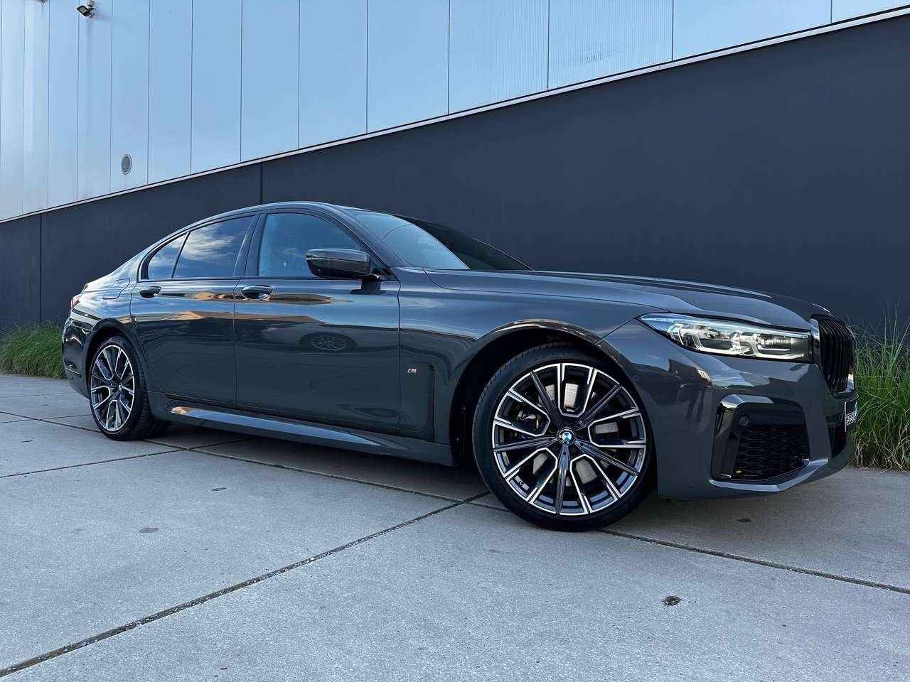 BMW 745 eAS PHEV *M-SPORTPAKKET*HK SOUND*MASSAGE*HUD*SOFTCL, Autos, 0 kg, Argent ou Gris, 4 portes, 0 kg