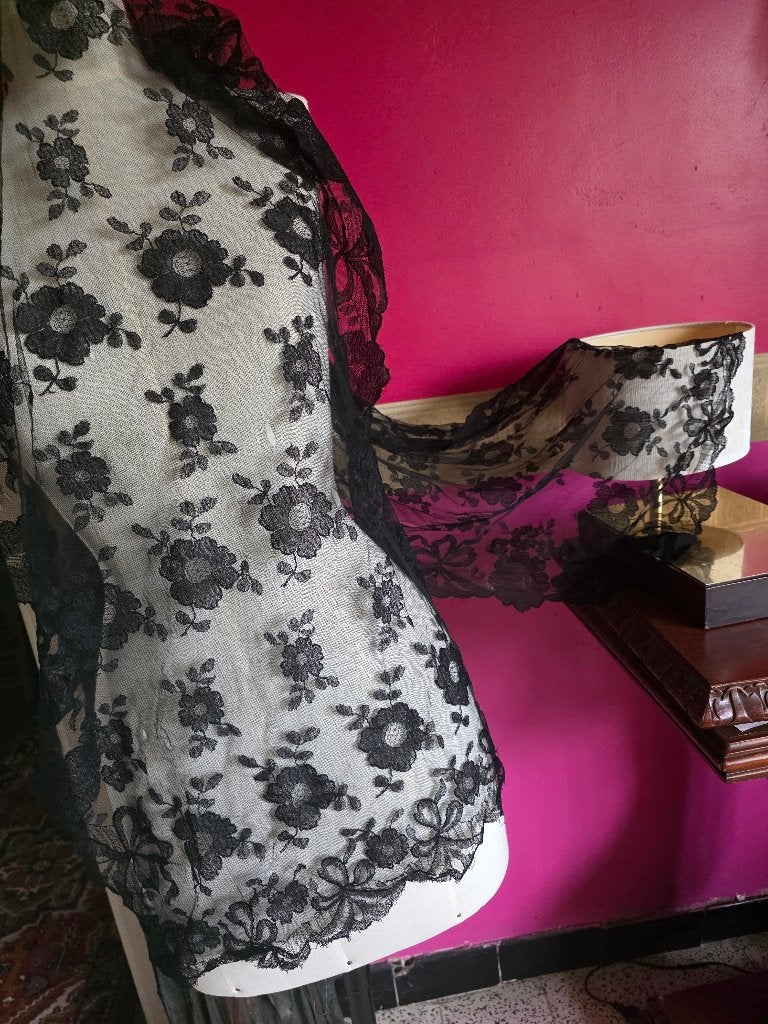 19eeuw kanten sjaal, Antiquités & Art, Antiquités | Vêtements et Textile, Enlèvement ou Envoi