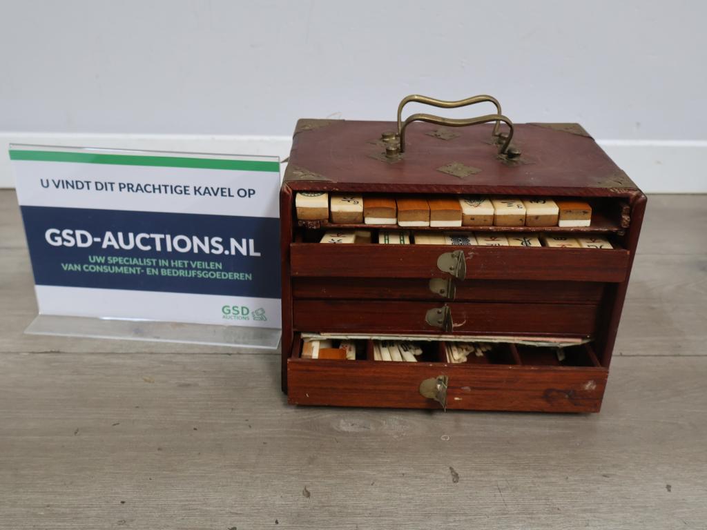 Antiek Chinese mahjong set in een houten lade kastje