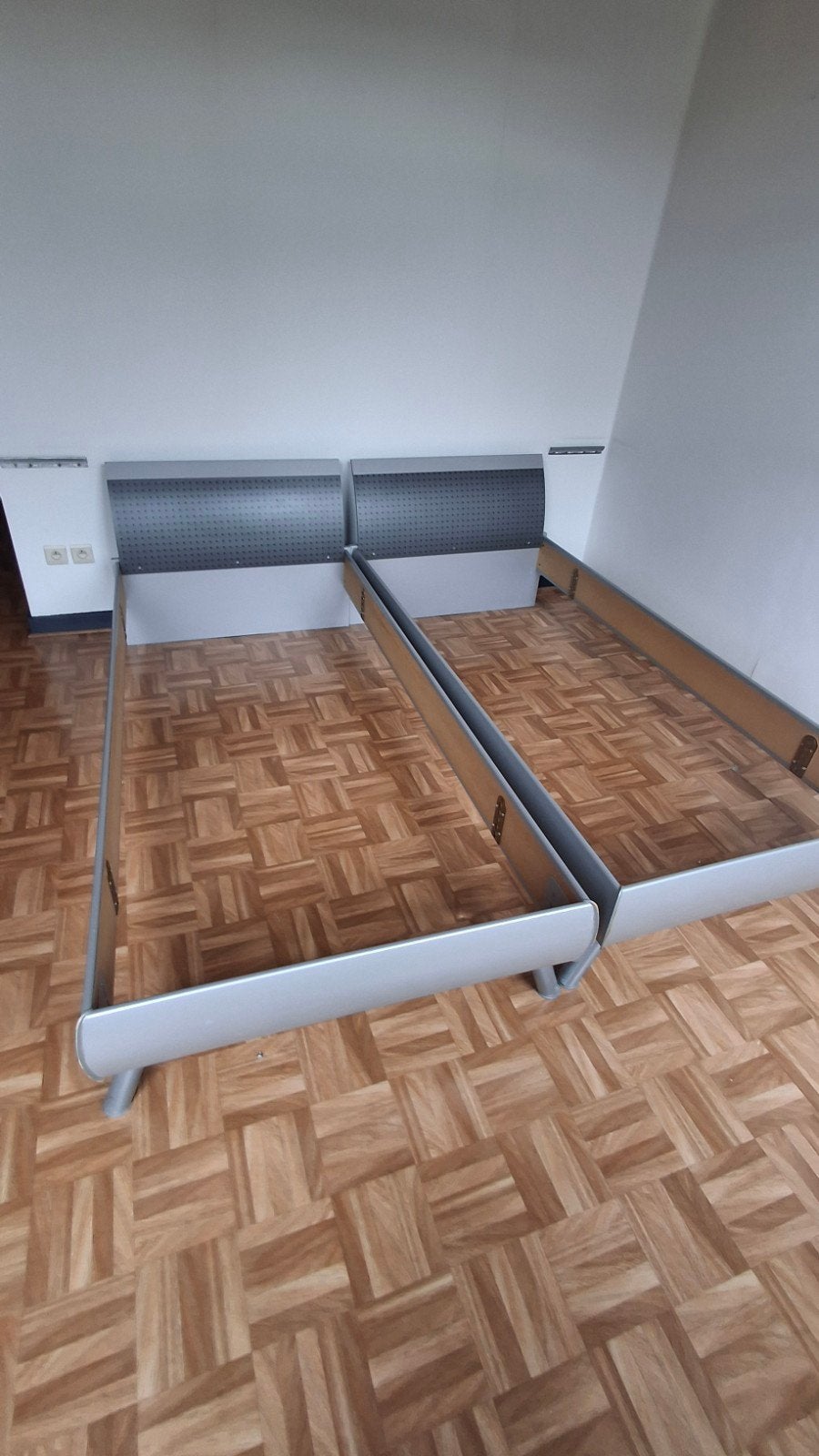 2 bedkaders 90x200, Ophalen
