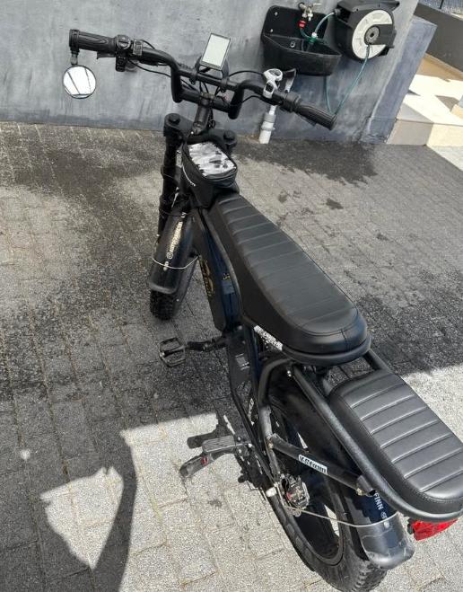 fatbike v8, Ophalen, Zo goed als nieuw, 30 tot 50 km per accu