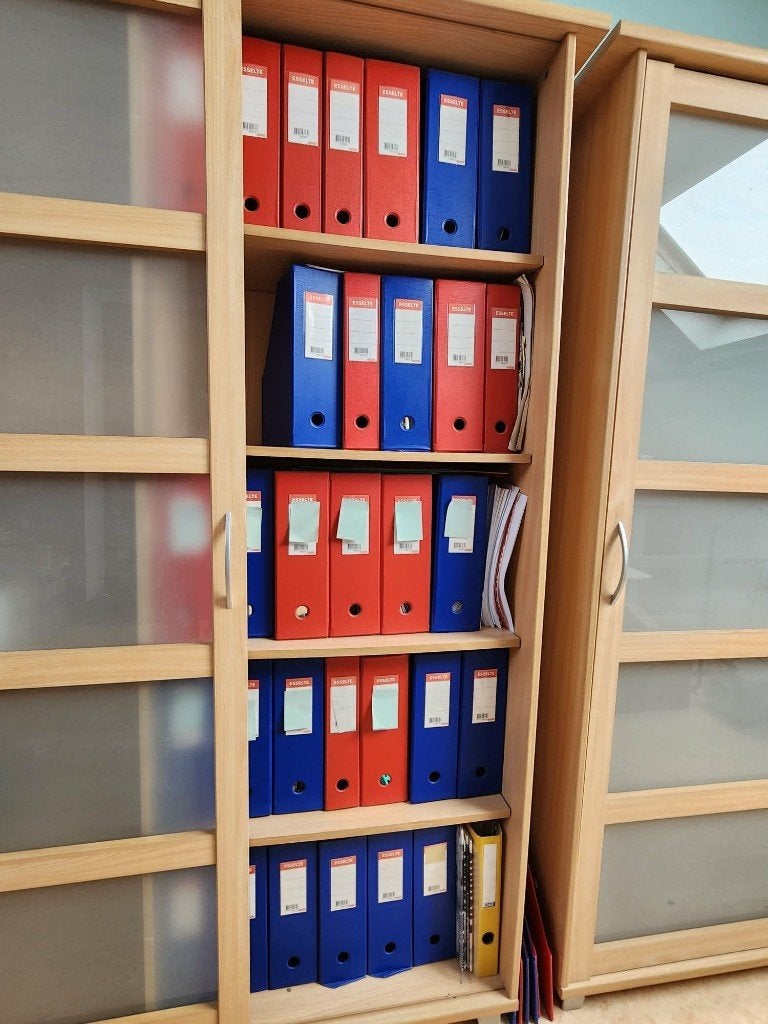 lot de 39 porte-revues / classeurs Esselte, Enlèvement, Utilisé
