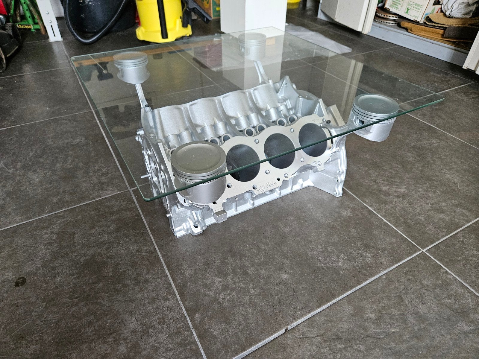 Rover V8 motorblok tafel, Ophalen