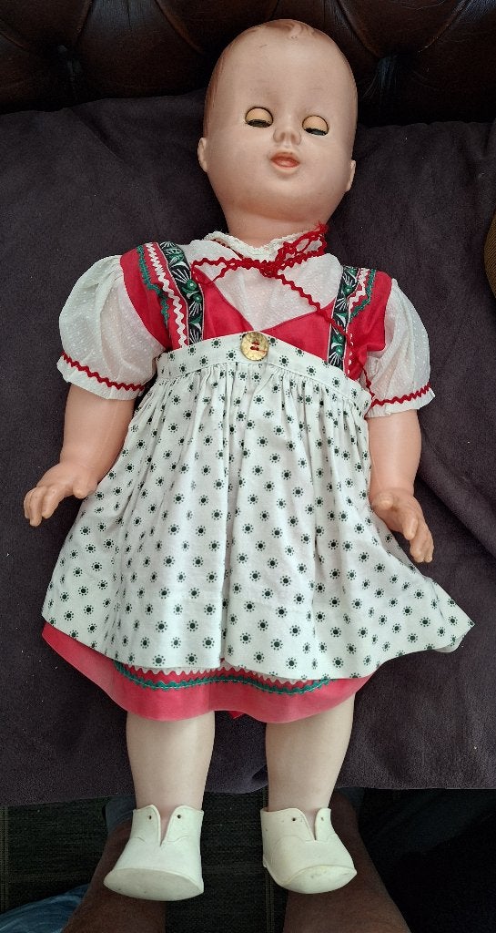 pop met rood kleedje, Verzamelen, Poppen, Ophalen, Zo goed als nieuw, Pop