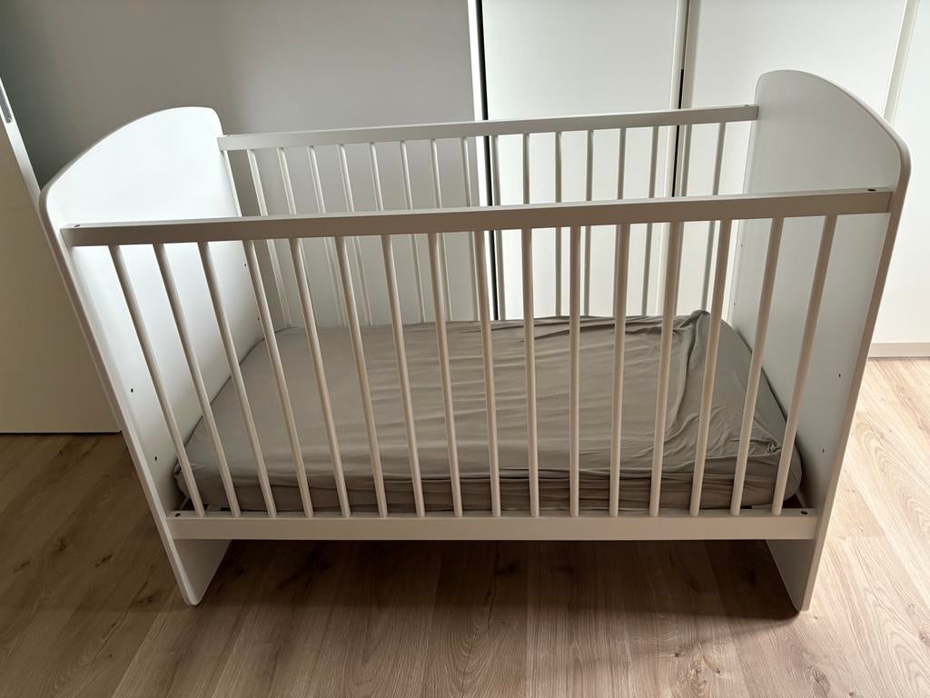 Baby bed in zeer goede staat, Kinderen en Baby's, Ophalen, Zo goed als nieuw, Ledikant