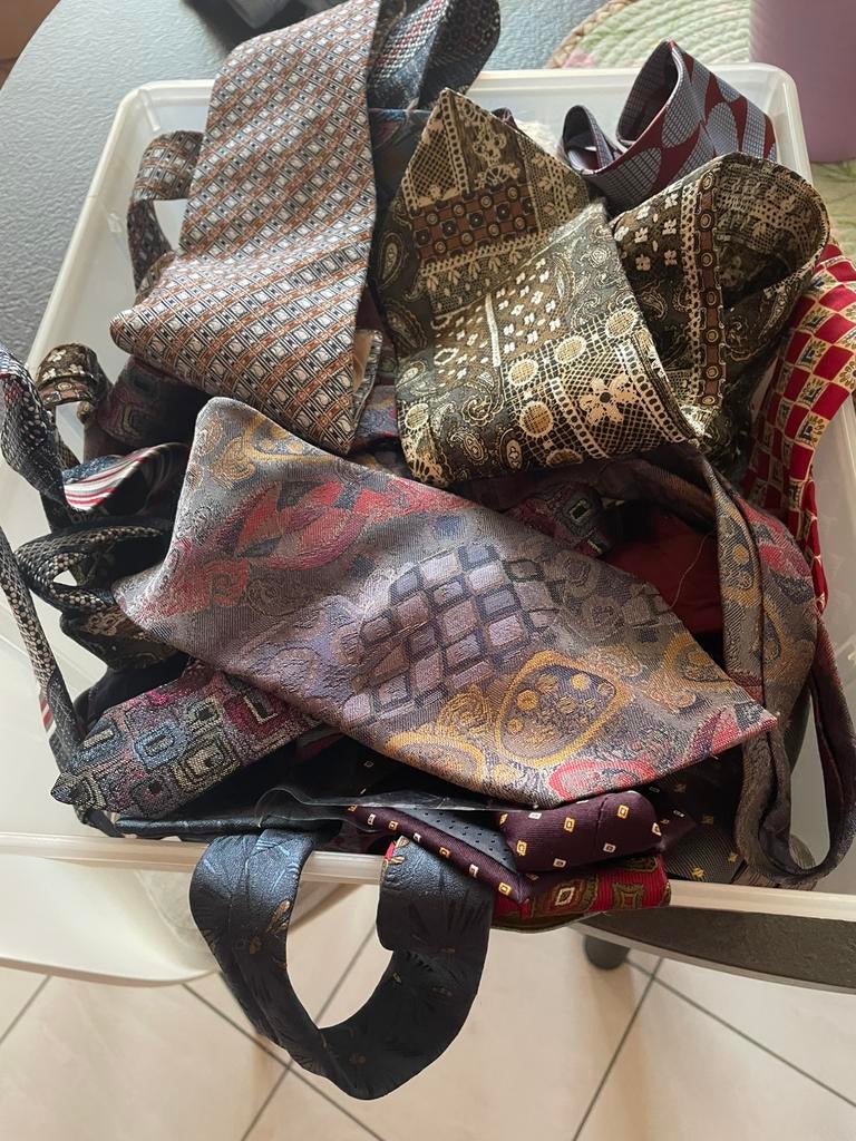 Volle doos. Stropdassen, Ophalen of Verzenden, Nieuw, Overige kleuren, Met patroon