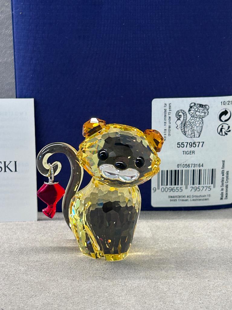 Swarovski Asian Symbols Tijger met gelukslantaarn., Verzamelen, Swarovski, Nieuw, Ophalen of Verzenden