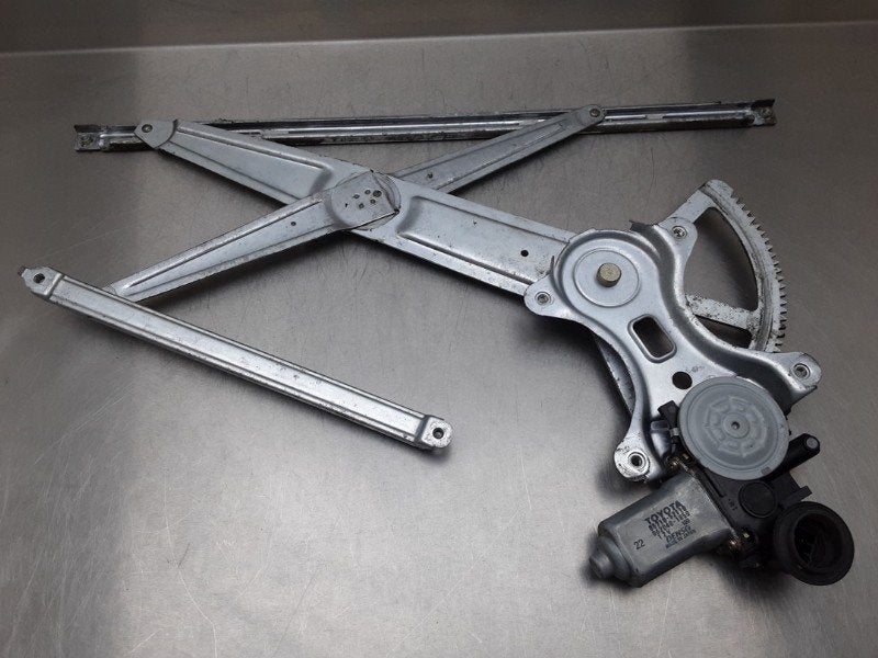 RAAMMECHANIEK RECHTS VOOR Toyota Corolla Verso (E12), Gebruikt, Toyota
