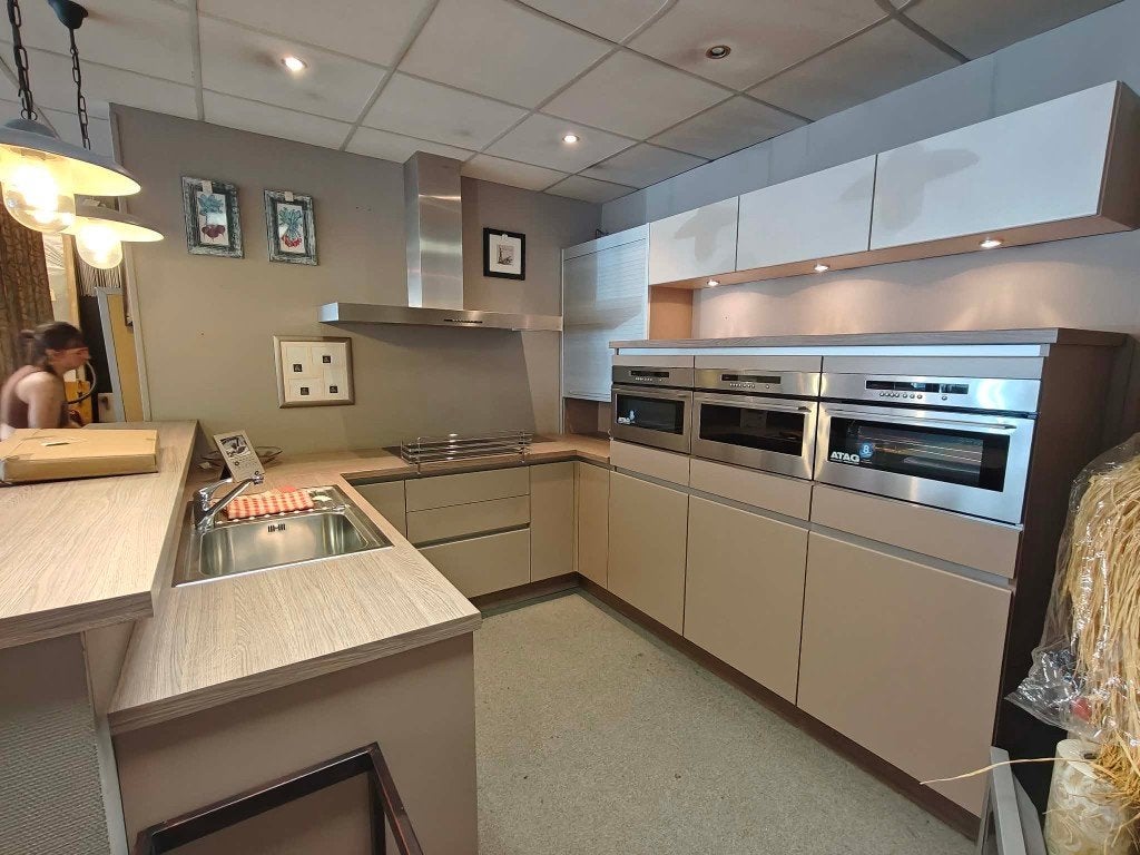 U-Shaped Display Kitchen – Like New, Huis en Inrichting, Ophalen, U-keuken, Zo goed als nieuw, Crème