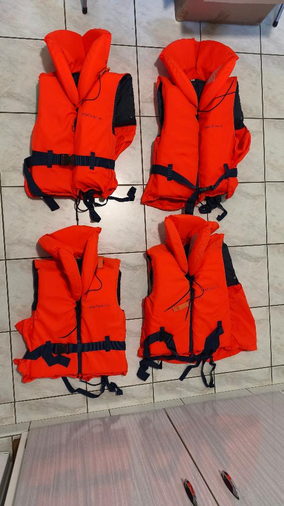 4 reddingsvesten 100N, Watersport en Boten, Watersportkleding, Ophalen, Zo goed als nieuw, Dame of Heer