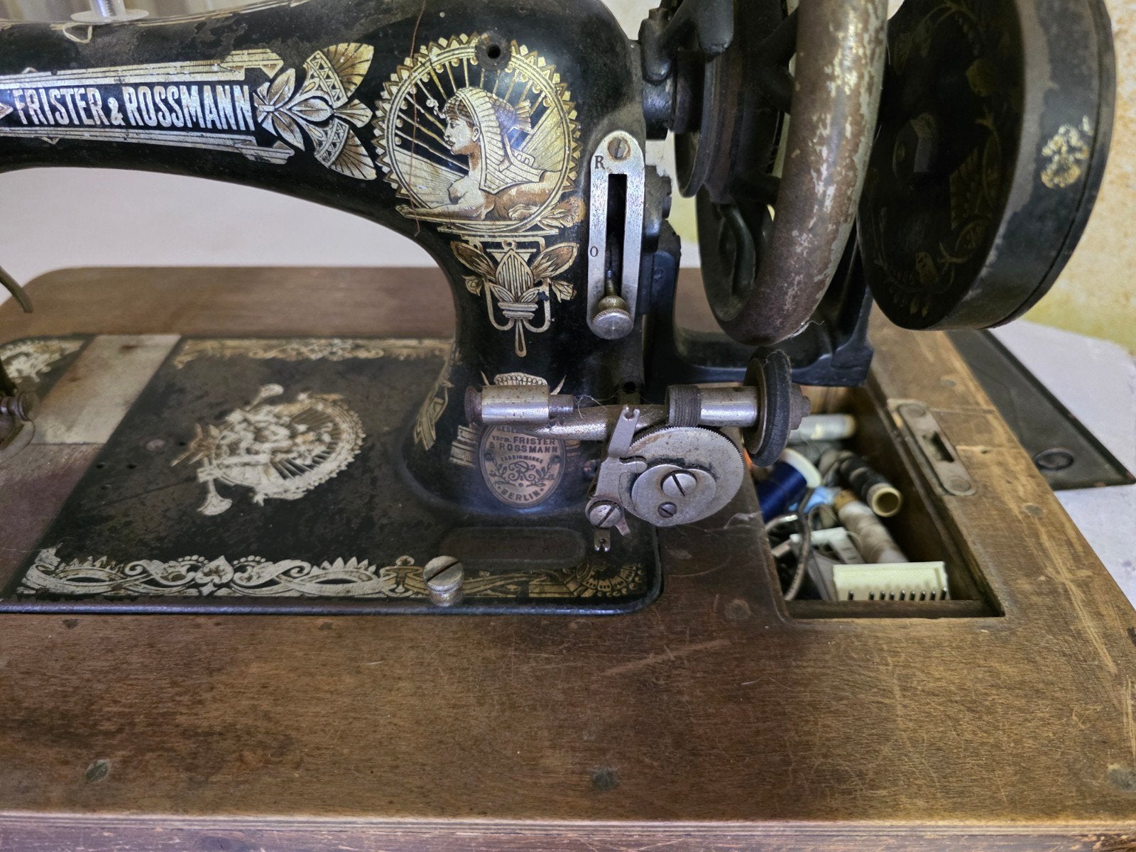 Frister & Rossmann naaimachine, Enlèvement