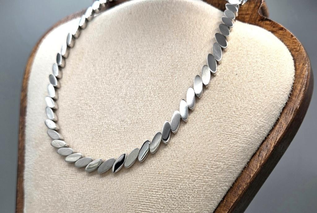 Collier design vintage en argent. 2026/188, Bijoux, Sacs & Beauté, Enlèvement ou Envoi, Neuf, Argent, Argent