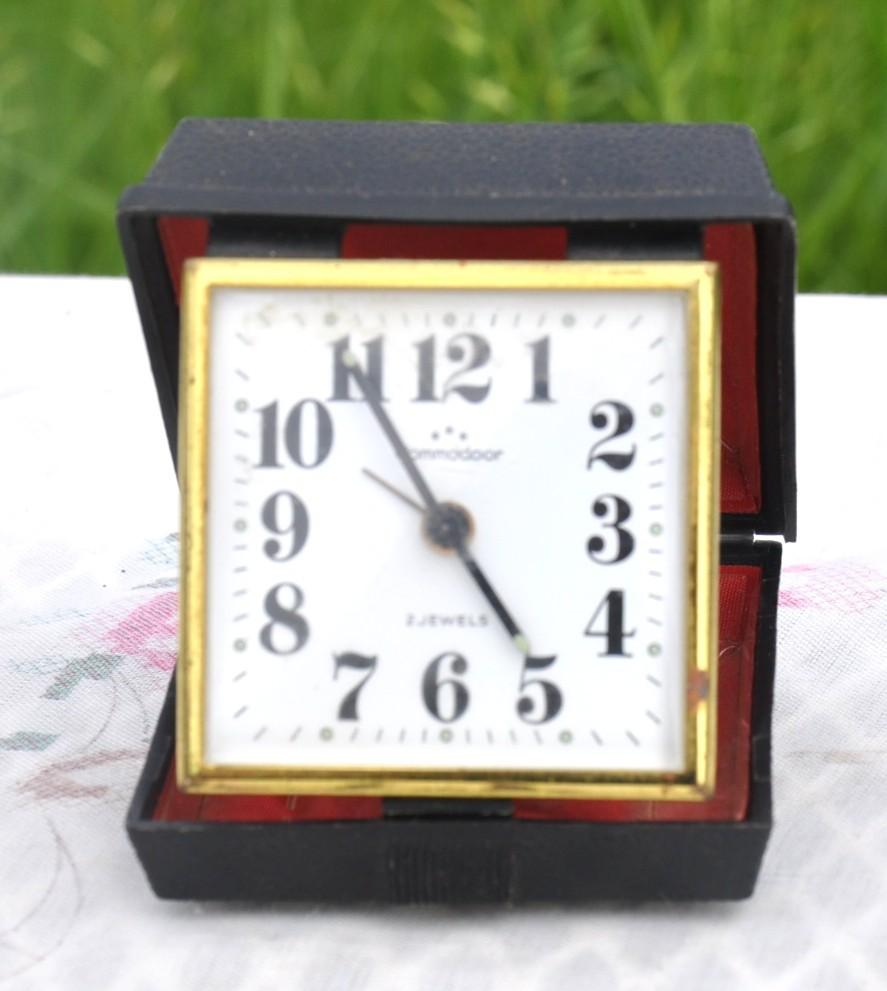 reveil de voyage carré commodoor, Enlèvement ou Envoi, Utilisé, Réveil ou Horloge