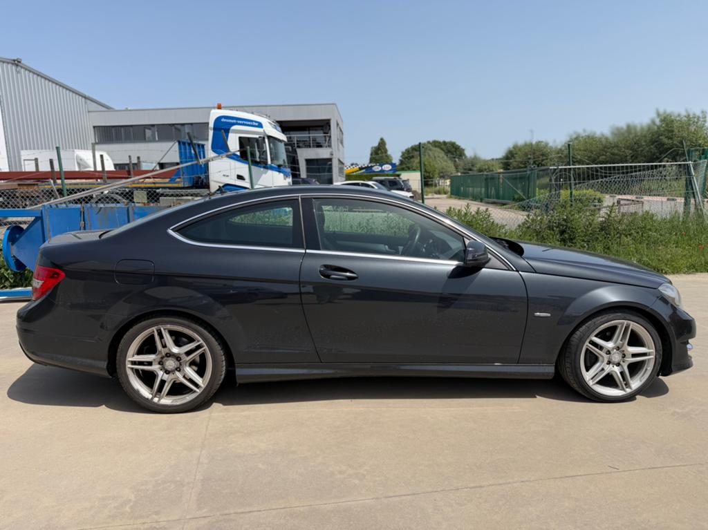 Mercedes-Benz c220 Coupe, Auto's, Mercedes-Benz, 4 zetels, Zwart, 4 cilinders, Bedrijf