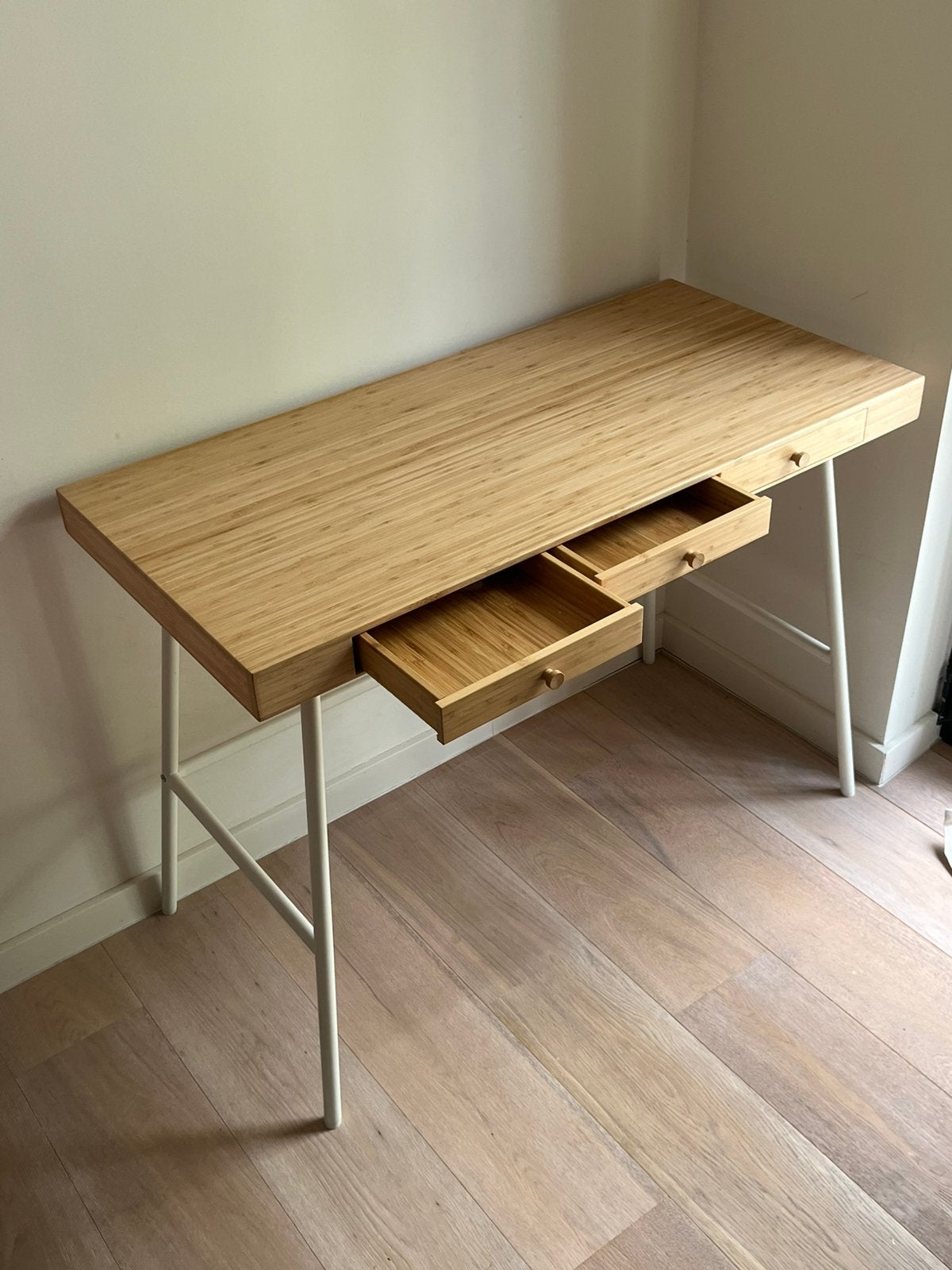 Ikea bureau LILLASEN, Ophalen, Zo goed als nieuw