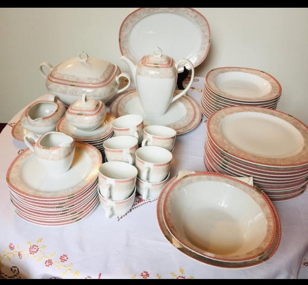 Très beau service Winterling Bavaria Germany porcelaine 67 p