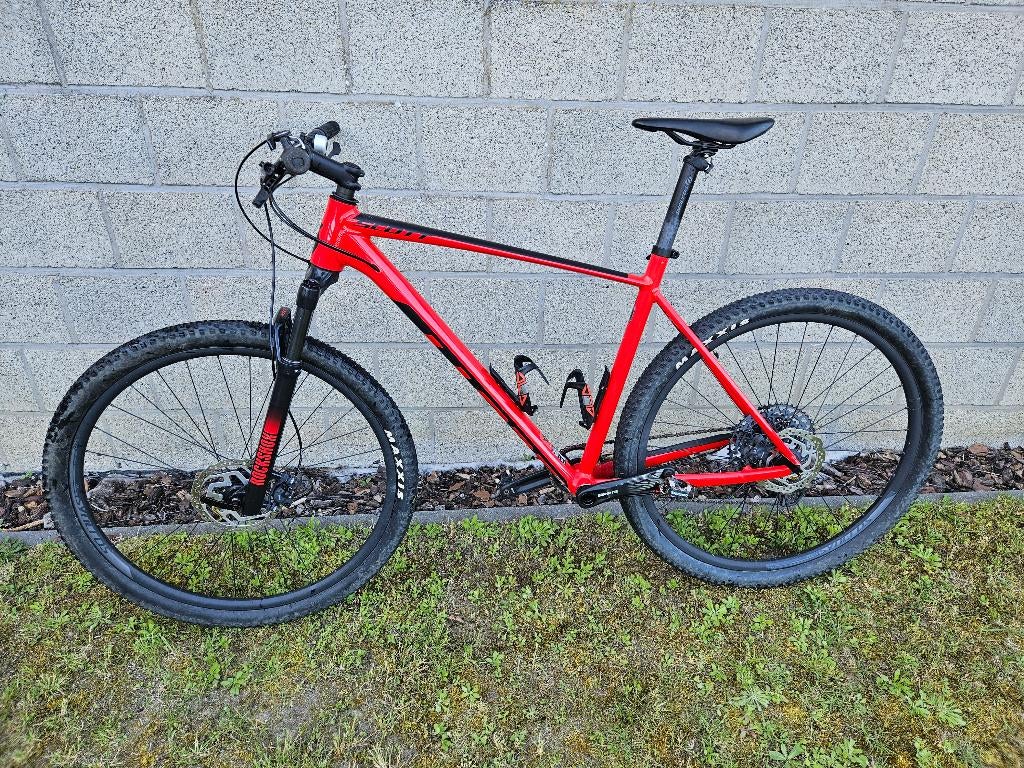 Mountainbike, 28 inch, Vering, 10 tot 15 versnellingen, Zo goed als nieuw