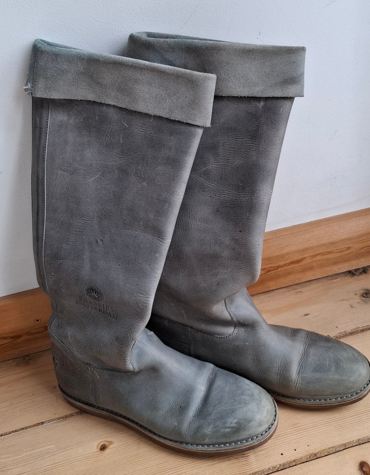 knie laarzen 41, Enlèvement