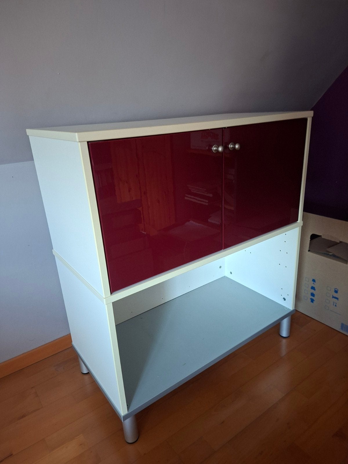 1 (bureau) kastje. Donkerrood/wit, glanzend., Ophalen, 50 tot 100 cm, Zo goed als nieuw, Minder dan 100 cm