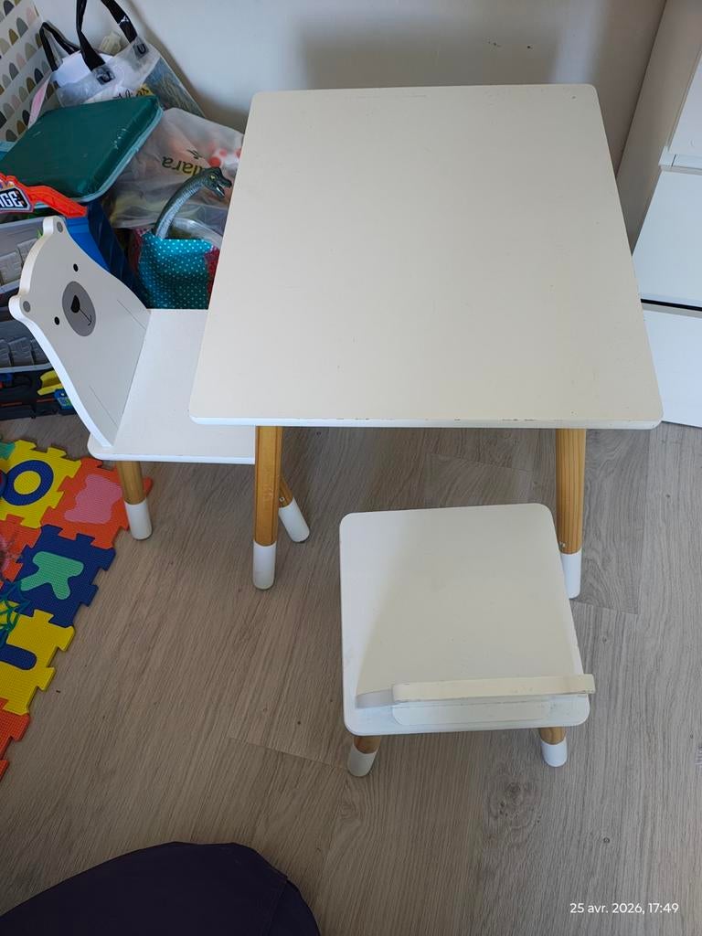 Petite table et chaises, Enfants & Bébés, Enlèvement, Chaise(s)