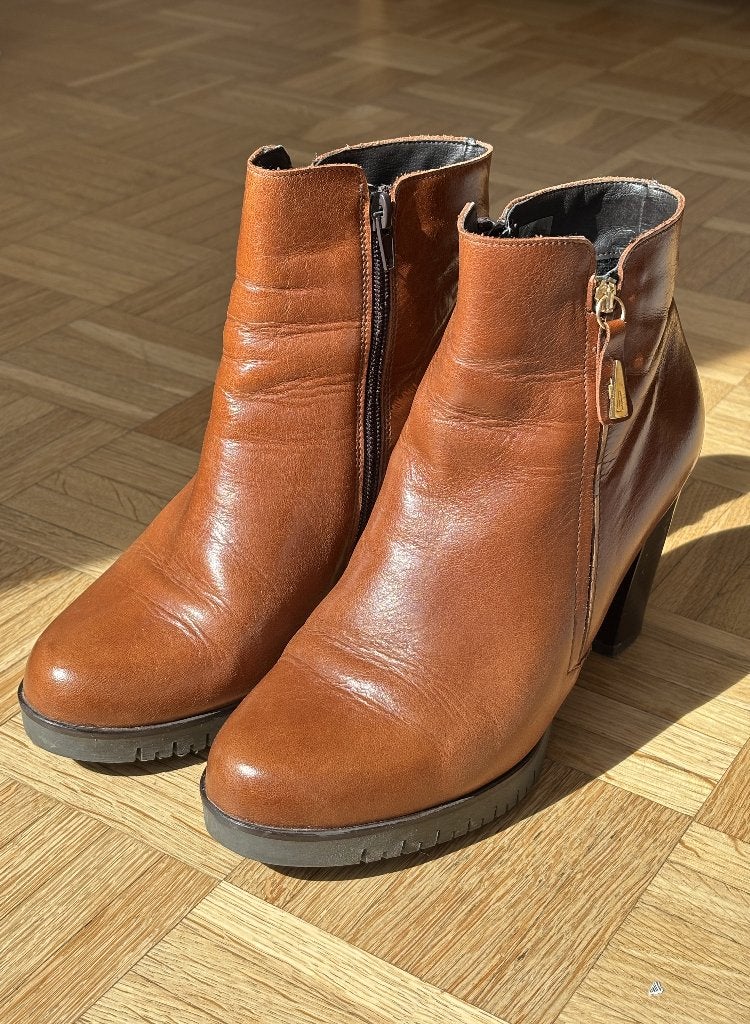 Bottines à talon en cuir Cypres, Enlèvement ou Envoi, Brun, Boots et Botinnes, Porté