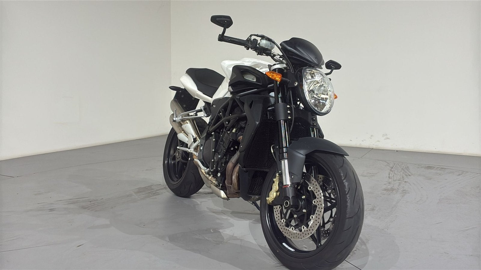 MV Agusta Brutale 920 comme neuve, Motos, Motos | MV Agusta, 4 cylindres, Sport, Particulier