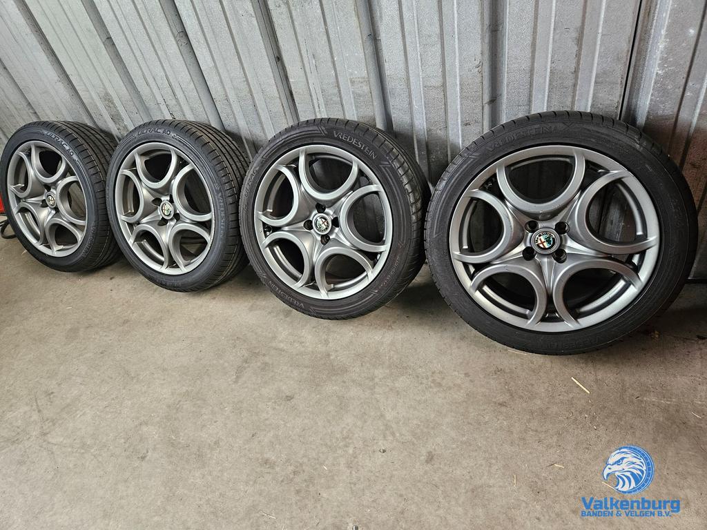 7mm! Originele Alfa Romeo Mito 4x98 velgen 17 inch 215/45R17, Autos : Pièces & Accessoires, Pneus & Jantes, Pneus et Jantes, 215 mm