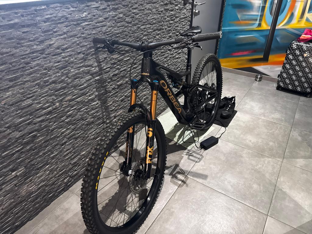 Vttae vtt électrique orbea rise lt m10 2025 carbone kashima, Vélos & Vélomoteurs, Vélos électriques, Comme neuf, Enlèvement