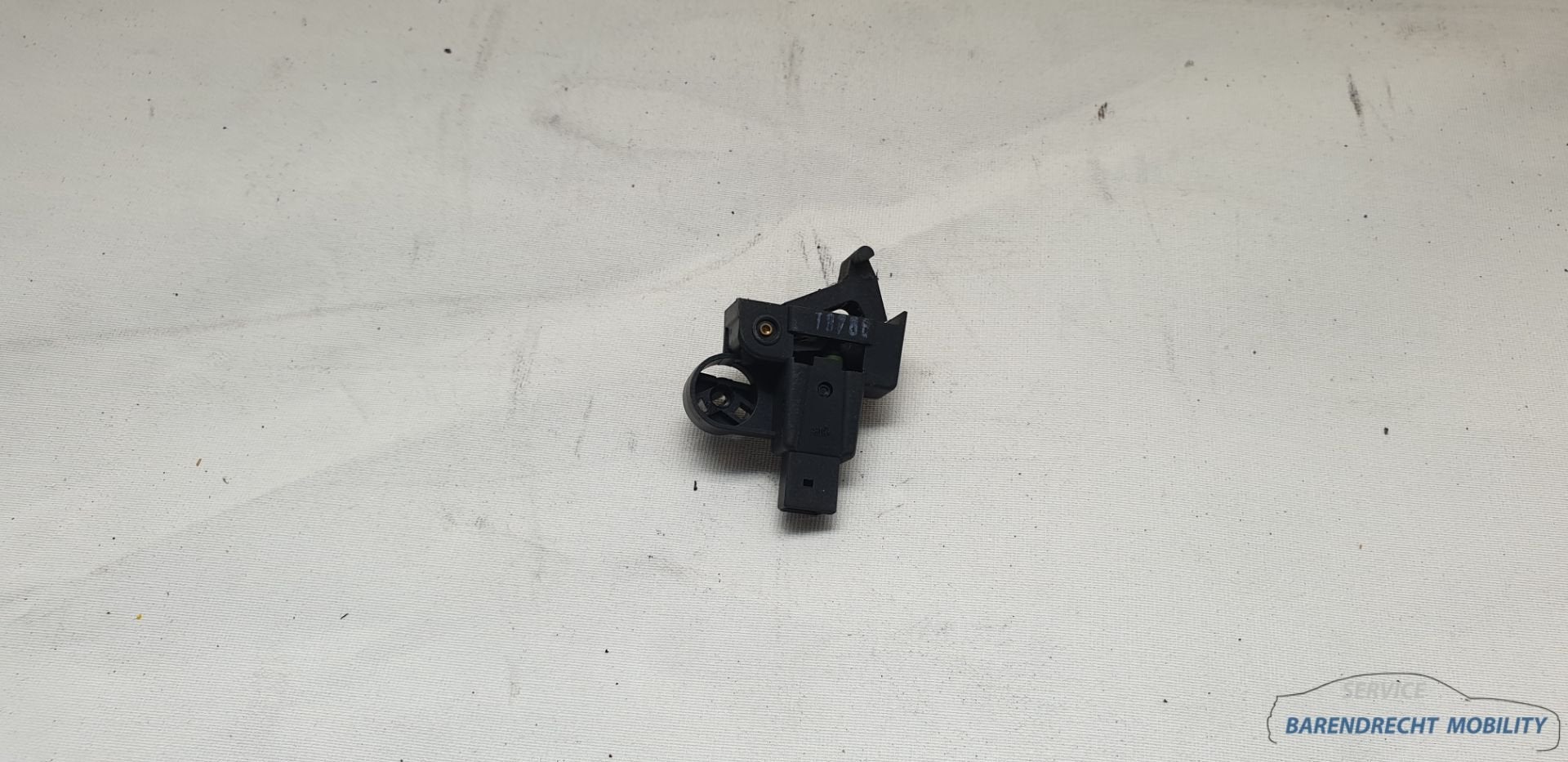 Microswitch W209 cabriodak CLK mercedes 2098201910, Gebruikt, Mercedes-Benz AG, Mercedes-Benz, Mercedesstrasse 120
70372  Stuttgart, DE